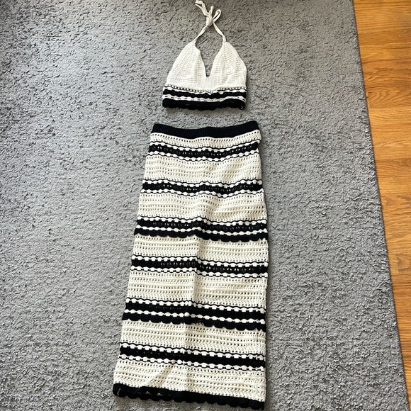 Sincerly Jules Dresses & Skirts - Sincerely Jules top and long skirt set size small!